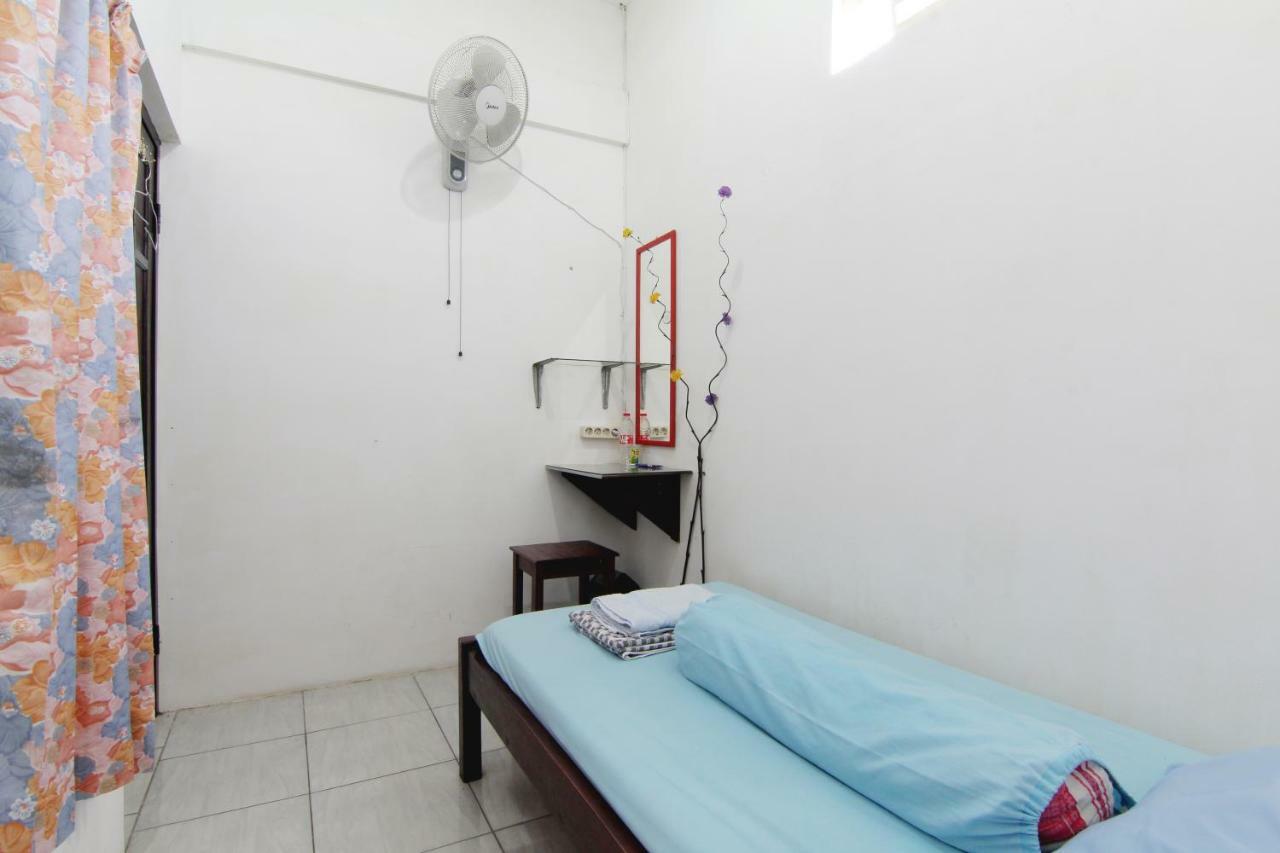 Tiga Dua Homestay Yogyakarta Exterior photo