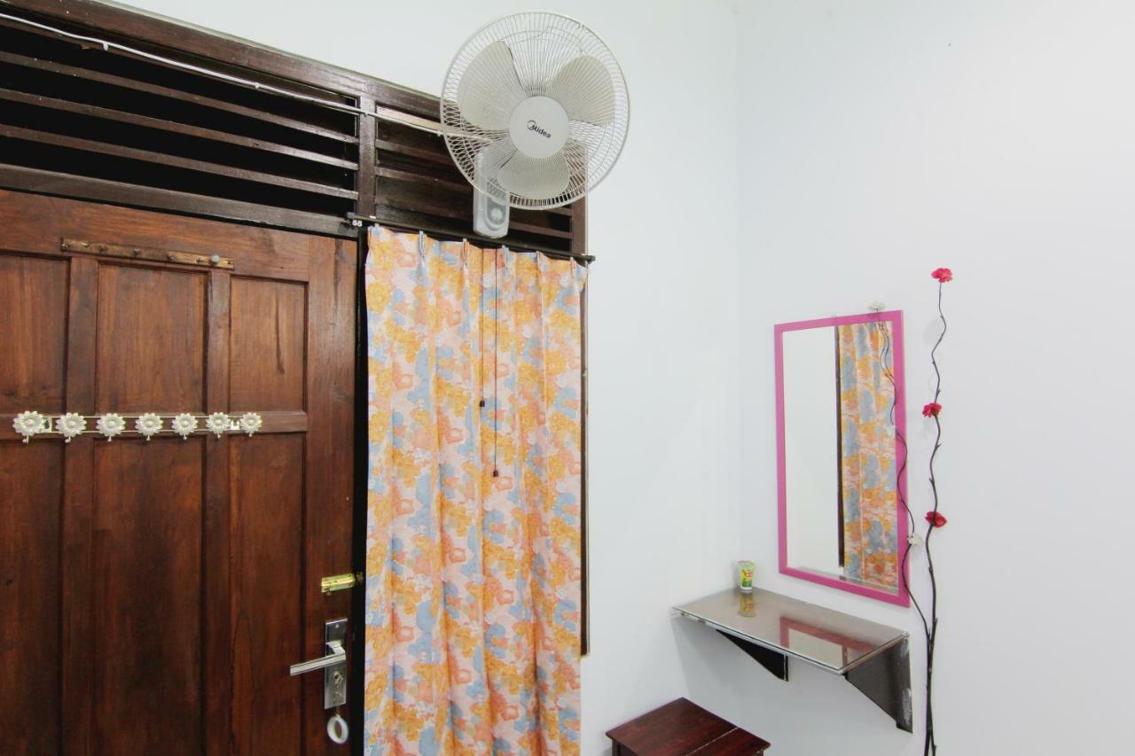 Tiga Dua Homestay Yogyakarta Exterior photo