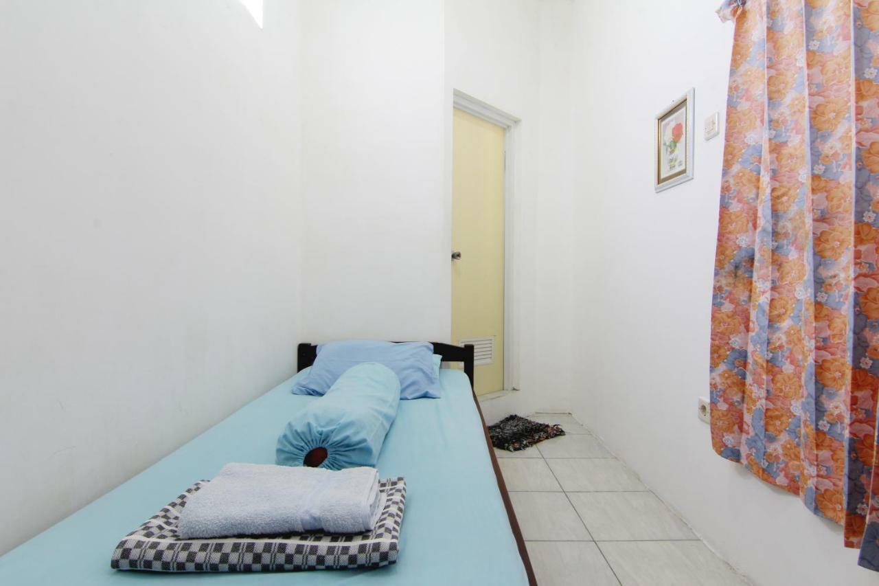 Tiga Dua Homestay Yogyakarta Exterior photo